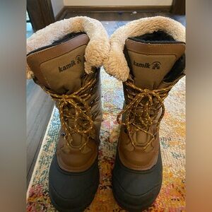 Kamik Women Boots with removable lining.